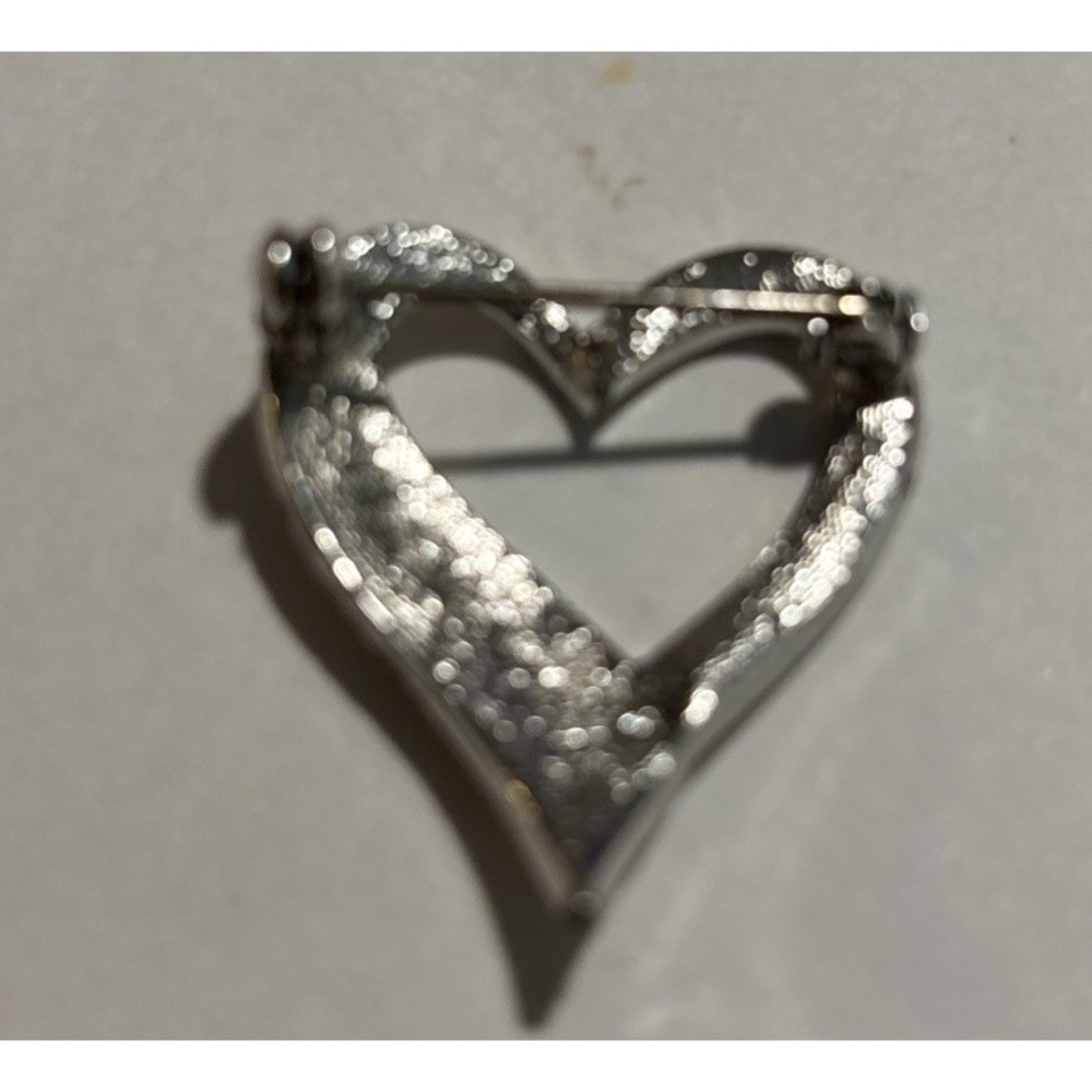 Vintage Silver Tone Open Heart Brooch With Rhinestones 1" - Picture 5 of 5